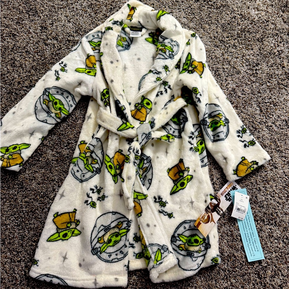 NWT kids’ XS (4/5) Star Wars Mandalorian robe